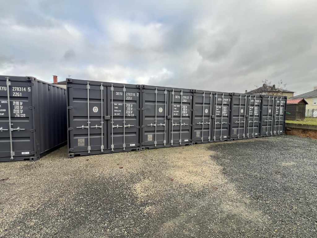 Allée de boxes de stockage AUBOX