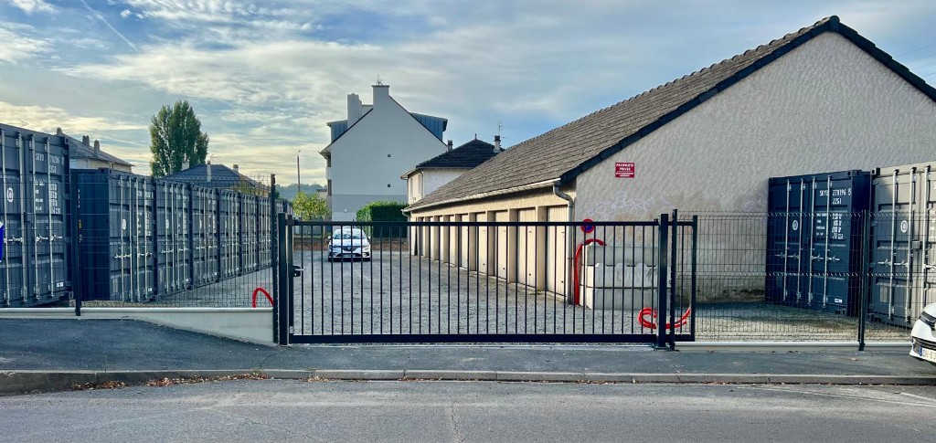 Entrée sécurisée du centre AUBOX